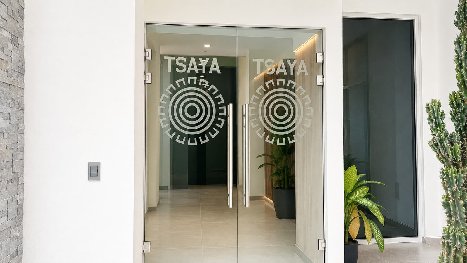 Acceso principal a las instalaciones de TSAYA