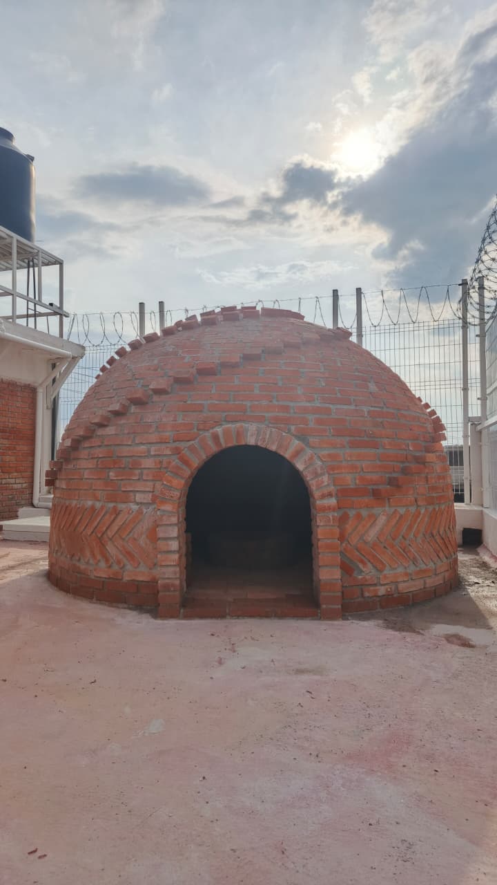 Temazcal de ladrillo en el área exterior de TSAYA